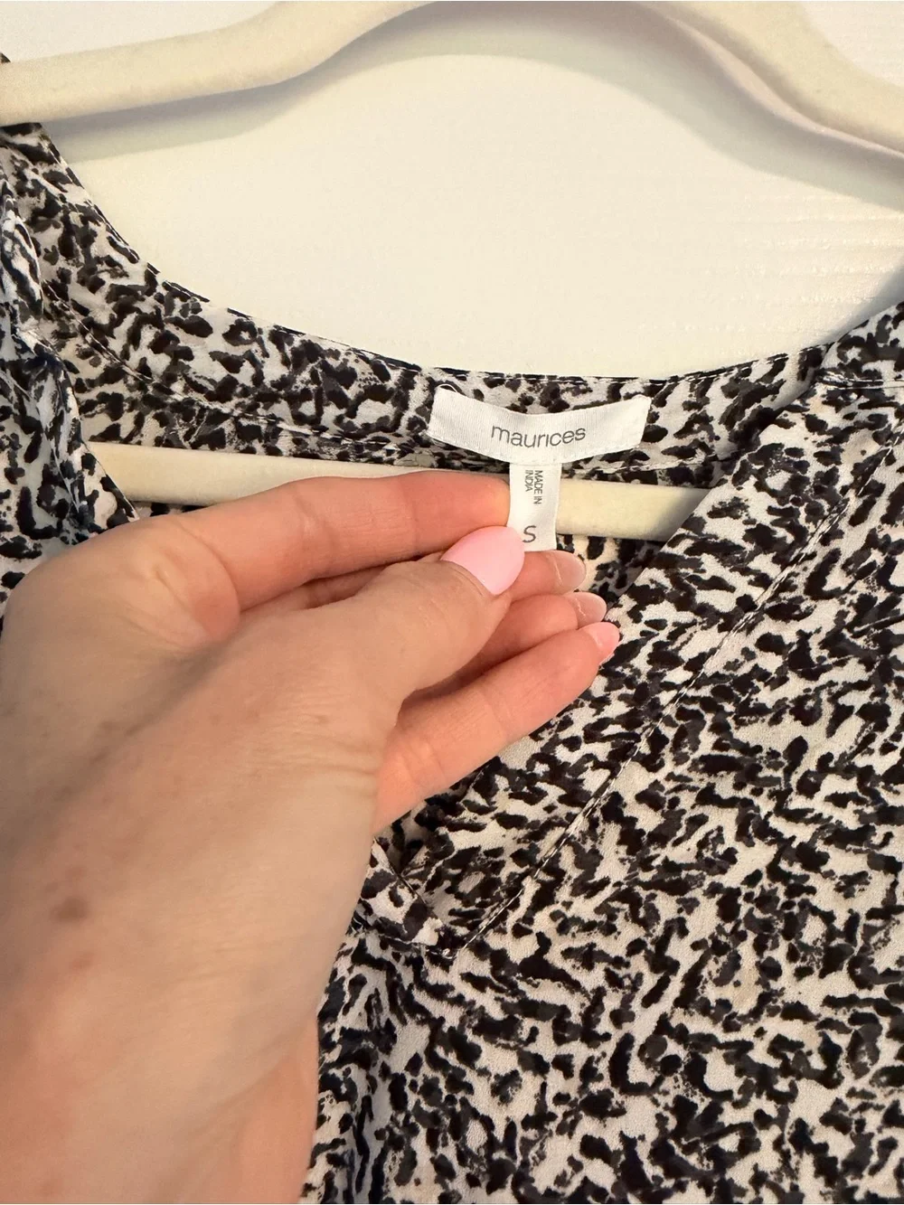 Maurices Black & White Abstract 3/4 Sleeve Women's Top NWOT - Picture 3 of 6